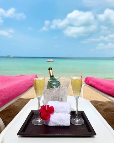 Champagne service on the Platinum Coast near Lime Cottage
